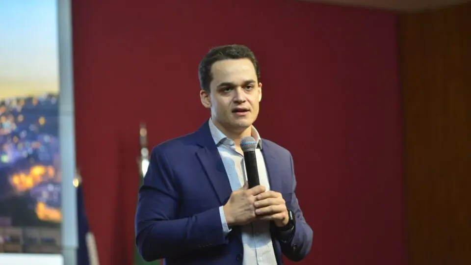 Lorenzo Pazolini lidera intenções de voto em pesquisa para o governo do Espírito Santo. (Foto: André Sobral/Prefeitura de Vitória)